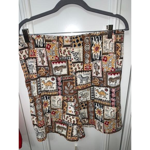 Women's Medium Shorts 2 Piece Set Geranium Red & Animal Print Casual - Picture 11 of 15